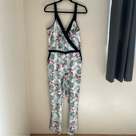 TIGER Print Jumpsuit In A Light And Breezy
Fabric, Elastic Waist, Pockets Size L - Picture 5 of 15